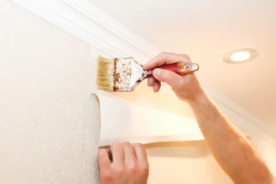 Pose de papier peint à Lohéac — revêtements muraux et toiles de verre